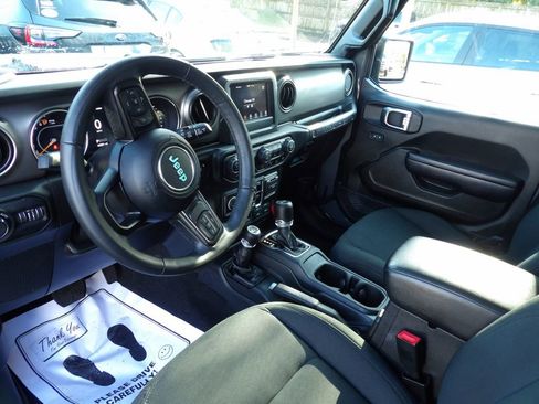 Used 2021 Jeep Wrangler Unlimited Sport image 10