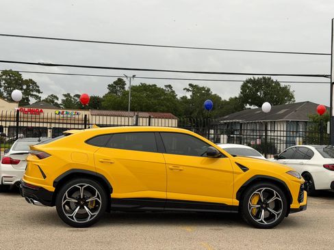 Used 2022 Lamborghini Urus AWD/4WD image 11