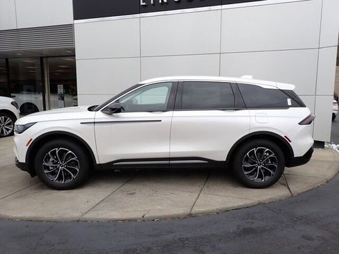 New 2026 Lincoln Nautilus Premier image 9