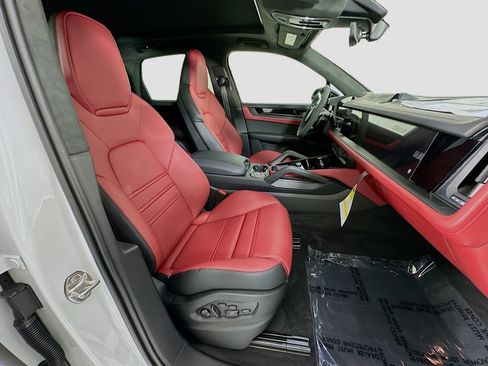 New 2026 Porsche Cayenne GTS AWD/4WD image 30