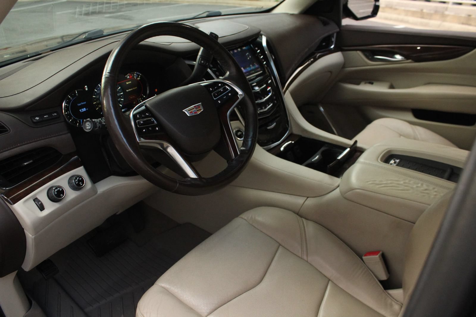 Used 2016 Cadillac Escalade Luxury AWD/4WD image 13