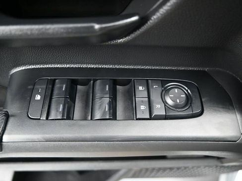 Used 2025 Toyota Tacoma SR5 image 9