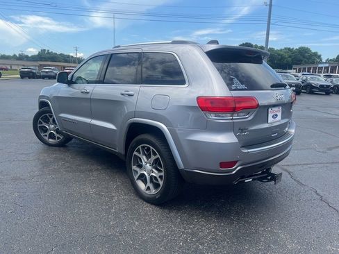 Used 2018 Jeep Grand Cherokee Limited AWD/4WD image 5