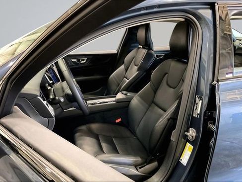 Certified 2025 Volvo S60 B5 Core image 27