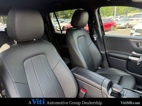 Used 2022 Mercedes-Benz GLB 250 4MATIC image 30