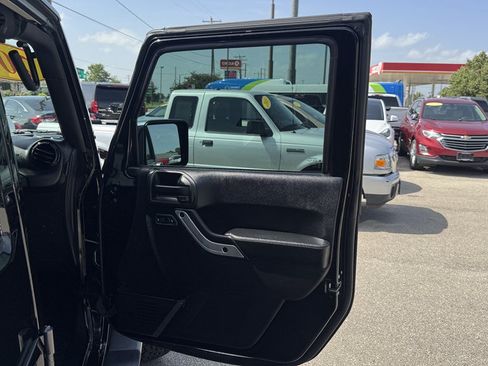 Used 2016 Jeep Wrangler Unlimited Sahara AWD/4WD image 24