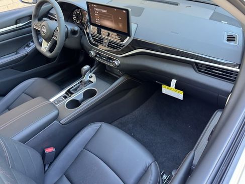 New 2026 Nissan Altima 2.5 SR w/ SR Premium Package FWD image 9