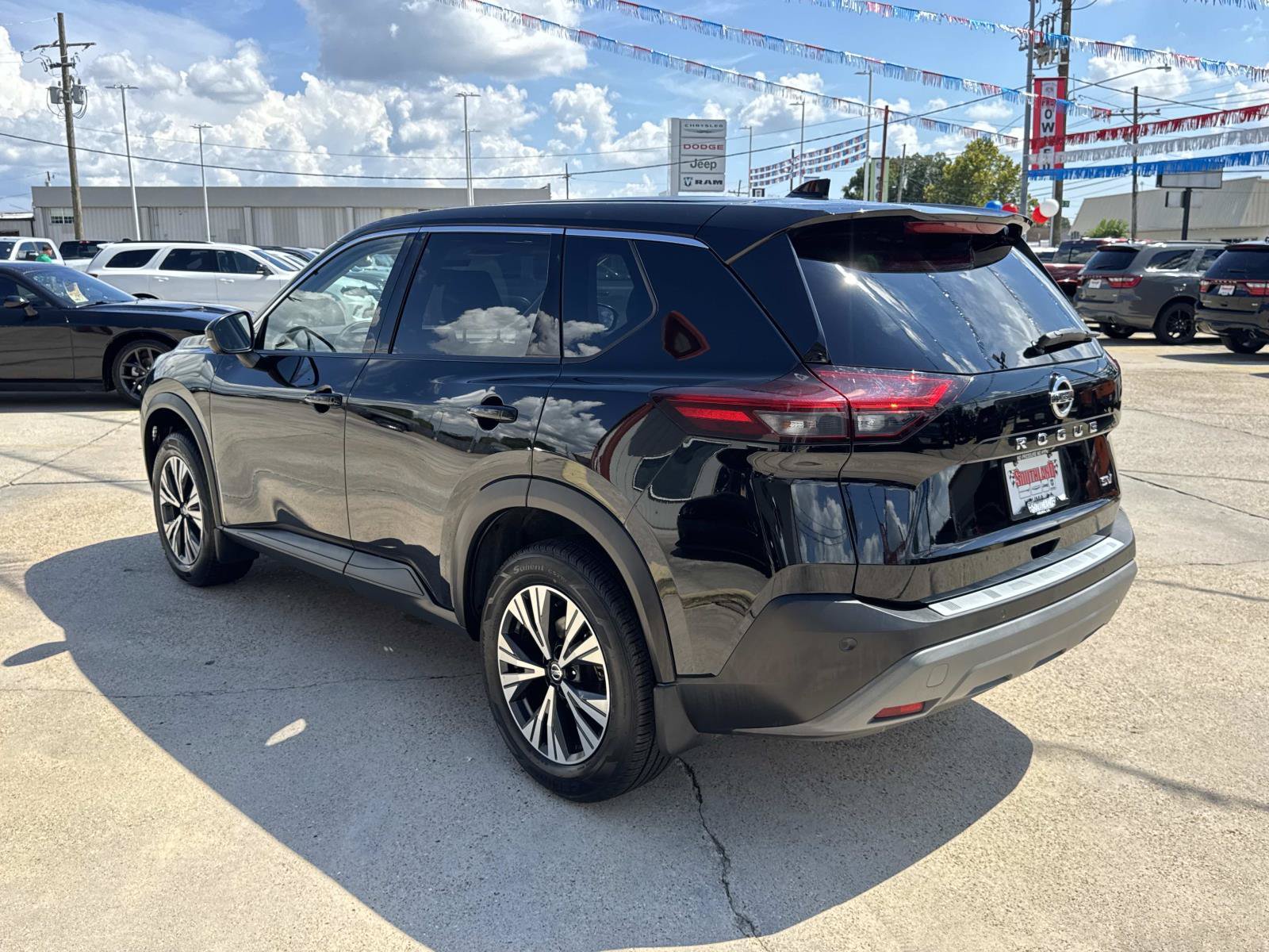 Used 2021 Nissan Rogue SV FWD image 5