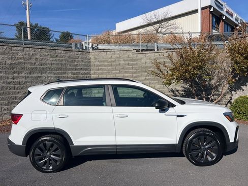 Used 2022 Volkswagen Taos S image 10