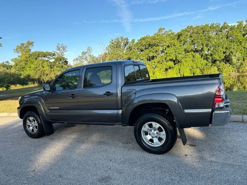 Used 2015 Toyota Tacoma PreRunner w/ SR5 Package RWD image 3