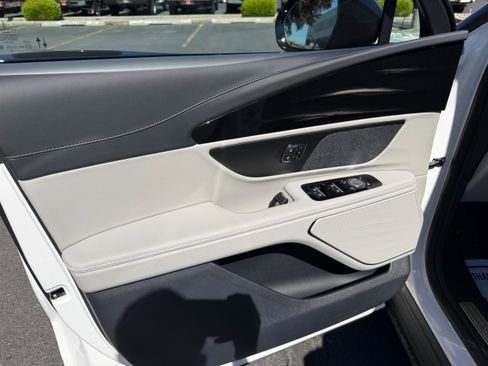 New 2026 Lincoln Nautilus Premier AWD/4WD image 12