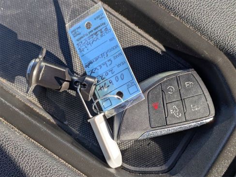 Used 2023 Chevrolet Silverado 1500 LT image 34