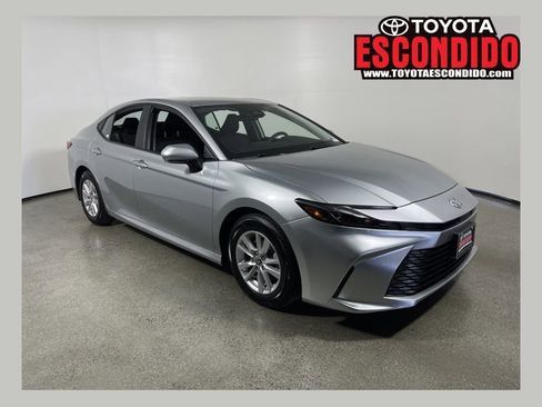 Certified 2025 Toyota Camry LE image 1
