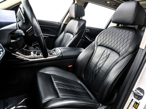 Used 2023 BMW X7 xDrive40i image 18