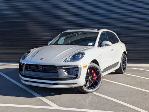New 2026 Porsche Macan GTS image 1