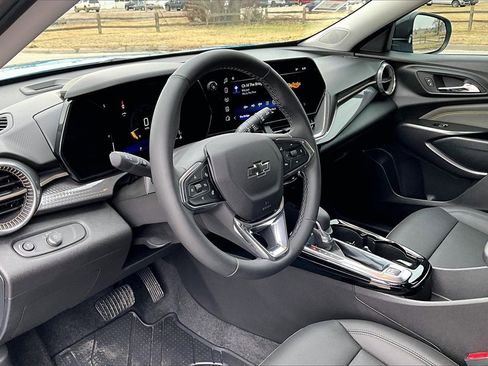 Used 2025 Chevrolet Trax ACTIV w/ Driver Confidence Package image 12