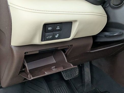 Used 2021 Toyota Highlander Limited image 15