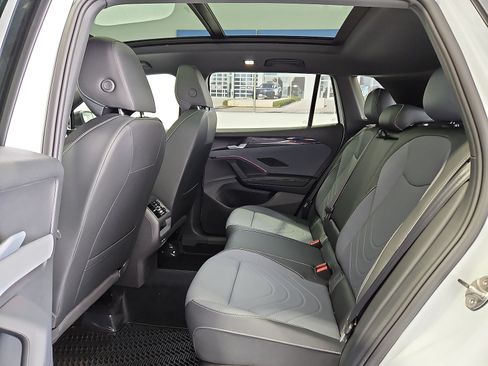 New 2026 Volkswagen Tiguan SE R-Line FWD image 14