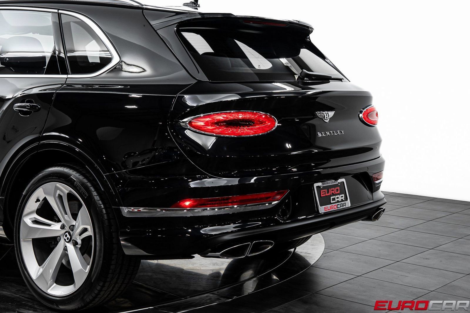 Used 2024 Bentley Bentayga AWD/4WD image 15