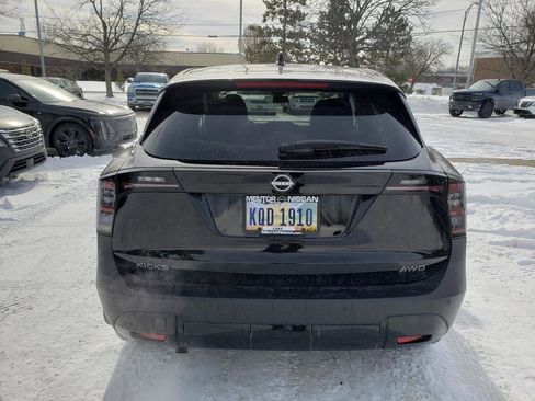 Certified 2025 Nissan Kicks SV image 6