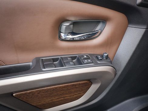 Used 2022 Nissan Titan Platinum Reserve image 17