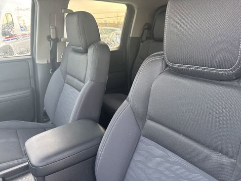 Used 2024 Nissan Frontier SV image 24