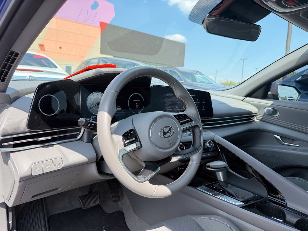 Used 2023 Hyundai Elantra SEL w/ Convenience Package FWD image 10