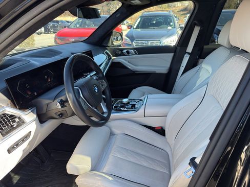 Used 2024 BMW X7 xDrive40i w/ Executive Package image 9