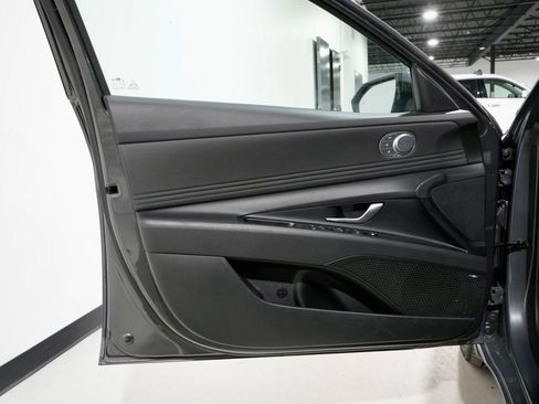Used 2024 Hyundai Elantra Limited image 14