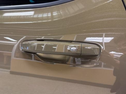 Used 2025 GMC Hummer EV 3X w/ LPO, Sport Package image 11