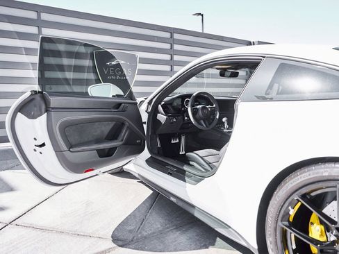 Used 2022 Porsche 911 GT3 image 38