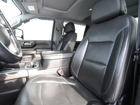 Used 2020 Chevrolet Silverado 2500 LTZ w/ LTZ Plus Package image 9