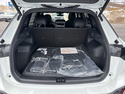 New 2026 Volkswagen Tiguan SE R-Line AWD/4WD image 16