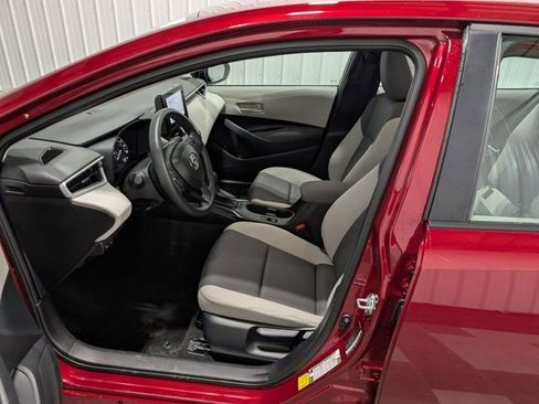 Used 2025 Toyota Corolla LE image 14