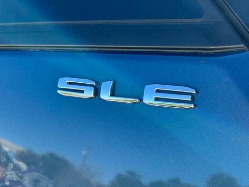 Used 2024 GMC Terrain SLE image 12