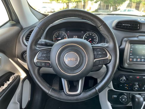 Used 2018 Jeep Renegade Limited AWD/4WD image 9