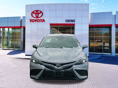 Used 2024 Toyota Camry SE image 9