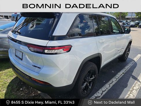 Used 2025 Jeep Grand Cherokee Limited w/ Black Appearance Package image 4