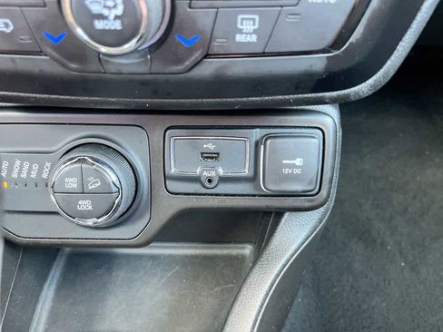 Used 2023 Jeep Renegade Trailhawk AWD/4WD image 21
