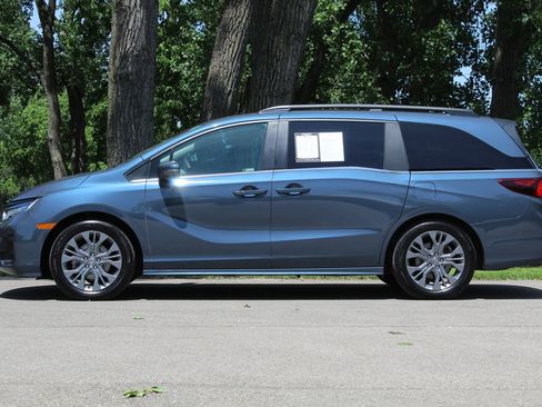 Used 2025 Honda Odyssey Touring image 5