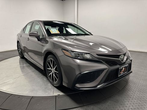 Used 2024 Toyota Camry SE w/ Cold Weather Package AWD/4WD image 2