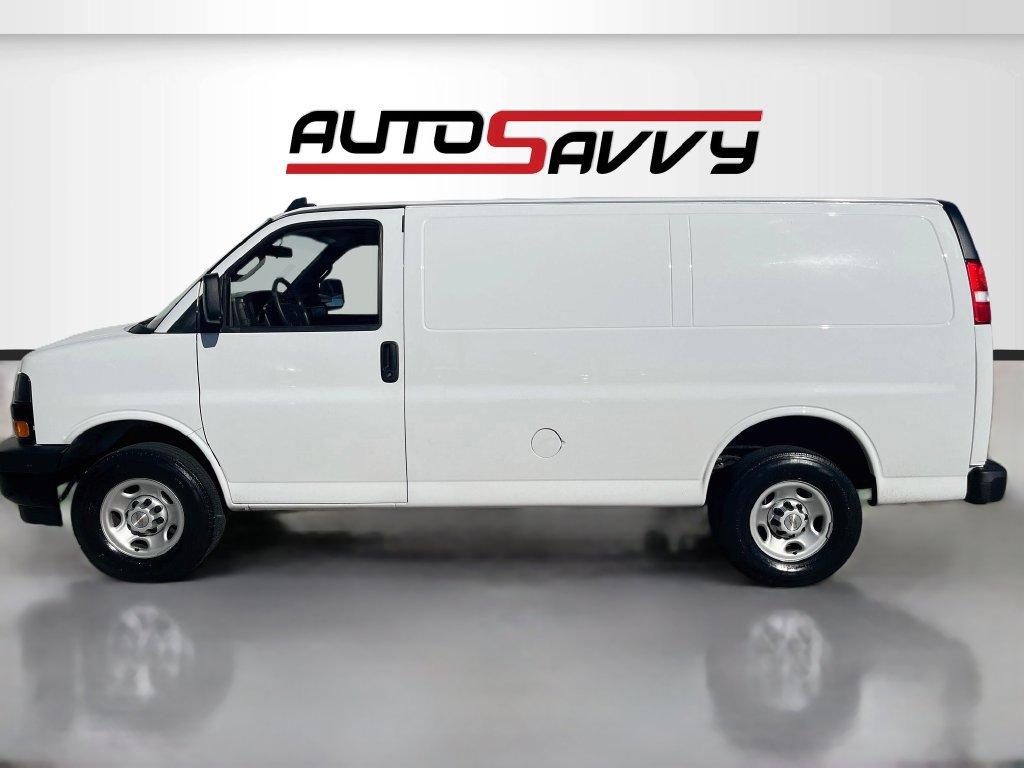 Used 2024 Chevrolet Express 2500 w/ Driver Convenience Package RWD image 4