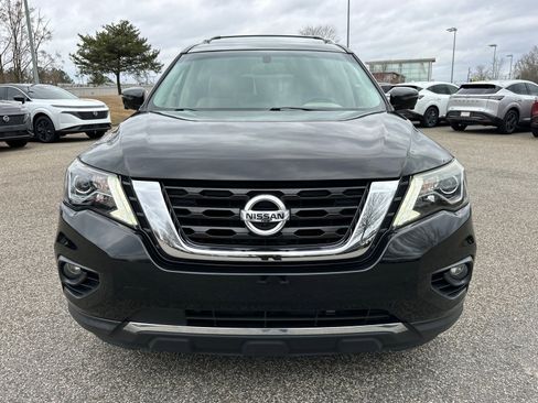 Used 2018 Nissan Pathfinder Platinum image 2