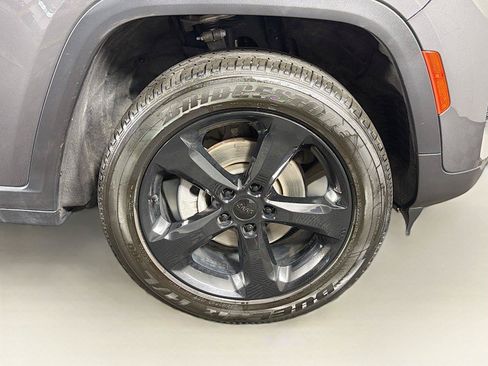 Used 2024 Jeep Grand Cherokee Altitude AWD/4WD image 36