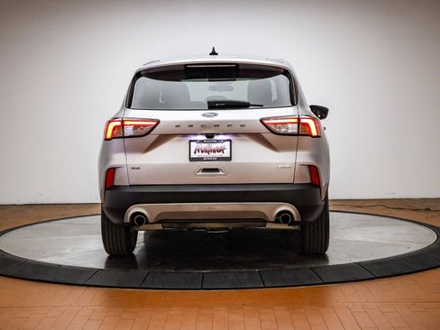 Used 2020 Ford Escape SE image 5