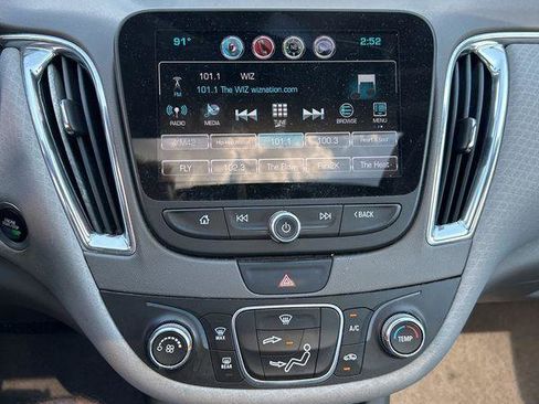 Used 2018 Chevrolet Malibu LT FWD image 13