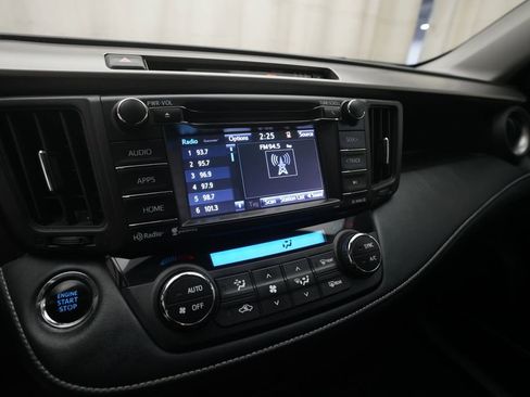 Used 2018 Toyota RAV4 XLE AWD/4WD image 6