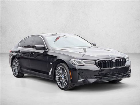 Used 2023 BMW 530e xDrive AWD/4WD image 3