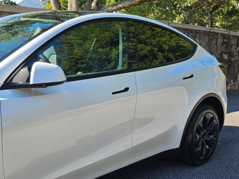 Used 2025 Tesla Model Y Long Range AWD/4WD image 22