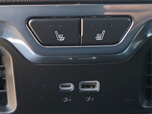 Used 2025 Chevrolet Silverado 1500 High Country AWD/4WD image 15
